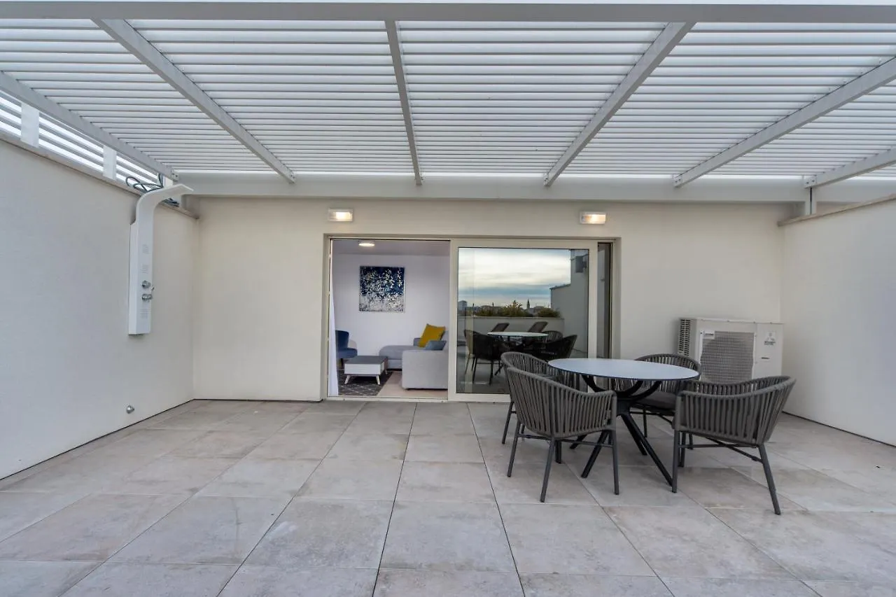 Sunset Garden Palace Apartments Ουμάγκ