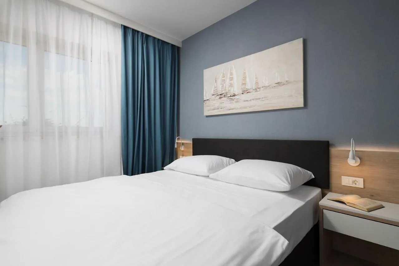 Sunset Garden Palace Apartments 0*, Umag