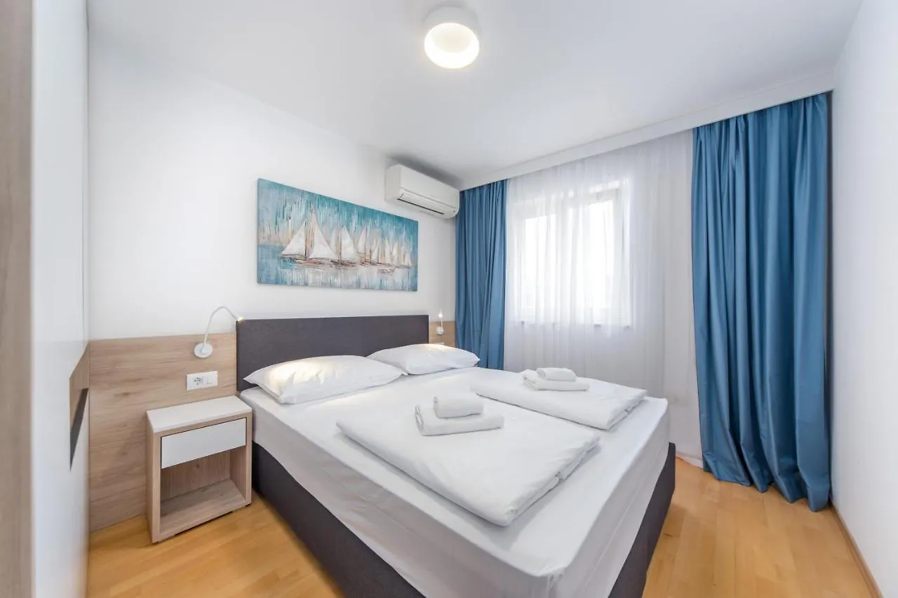 Sunset Garden Palace Apartments 0*, Umag